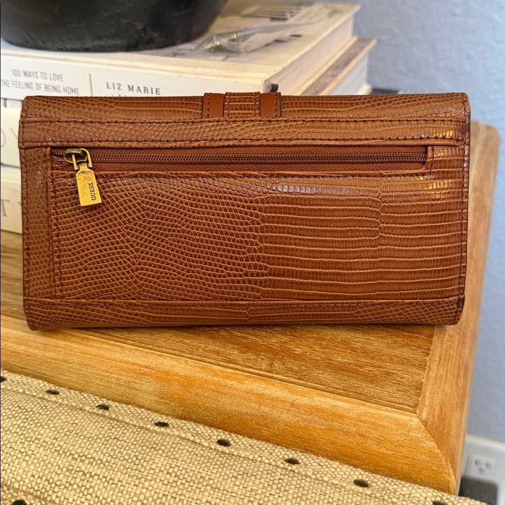 Guess Ginevra Textured Clutch Brown Crocodile Pattern Wallet - Picture 2 of 6